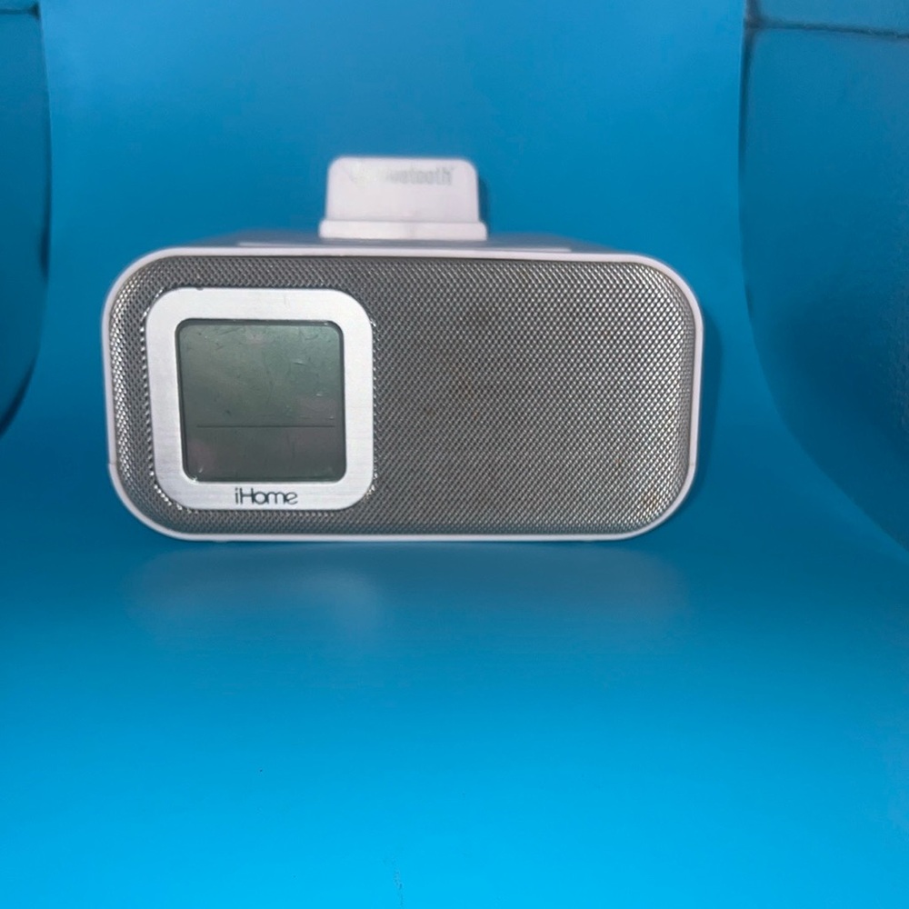 Ihome model iBT22A White Bluetooth Clock and Speaker with Dock